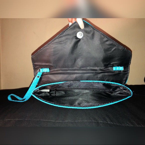 Turquoise Basket Weave Wristlet - Picture 4 of 4